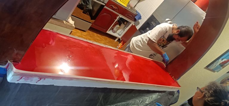 Barra de cocina revestida con resina epóxica